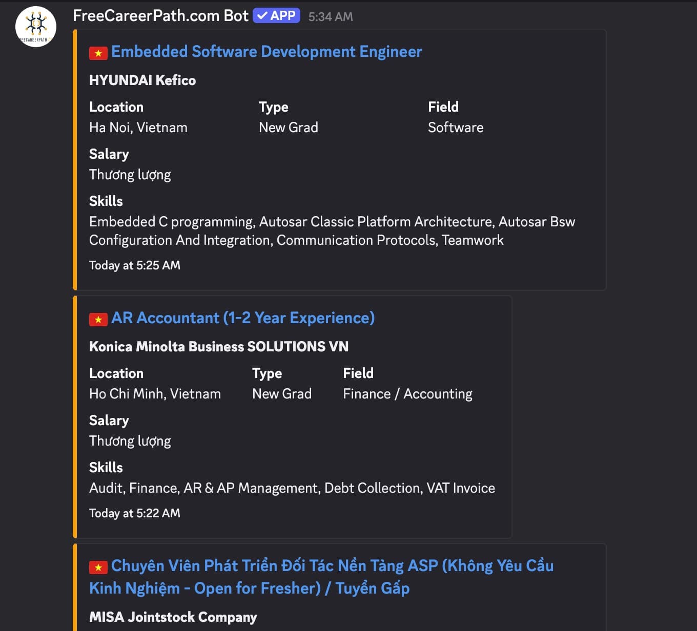 Ba tin tuyển dụng do bot FreeCareerPath đăng trong một kênh Discord: Embedded Software Development Engineer tại HYUNDAI Kefico ở Hà Nội, AR Accountant tại Konica Minolta Business Solutions VN ở TP Hồ Chí Minh, và Chuyên viên Phát triển Đối tác Nền tảng ASP tại MISA. Mỗi tin hiển thị địa điểm, loại hình, ngành, mức lương và kỹ năng yêu cầu.